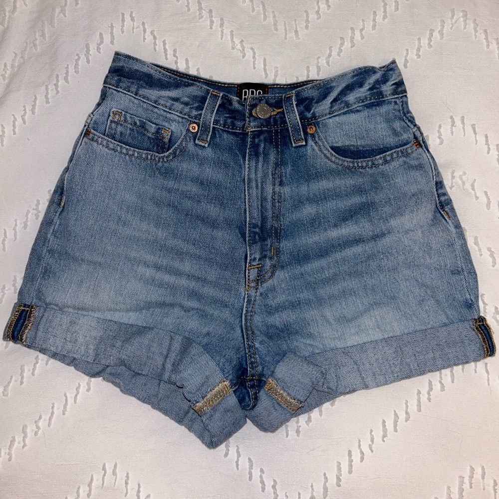 BDG Urban Outfitters Hi Rise Mom Jean Shorts‎ folded hem size 25